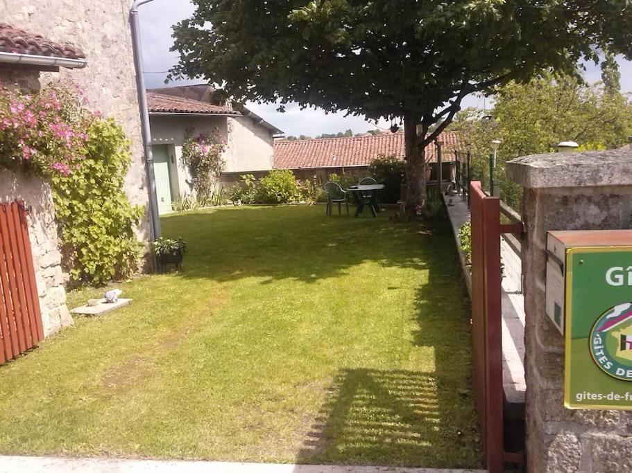 Cottage By The Chateau With Pool In National Parc Les Salles-Lavauguyon Екстериор снимка