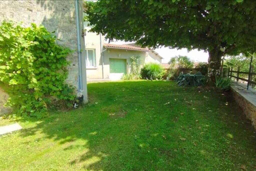 Cottage By The Chateau With Pool In National Parc Les Salles-Lavauguyon Екстериор снимка