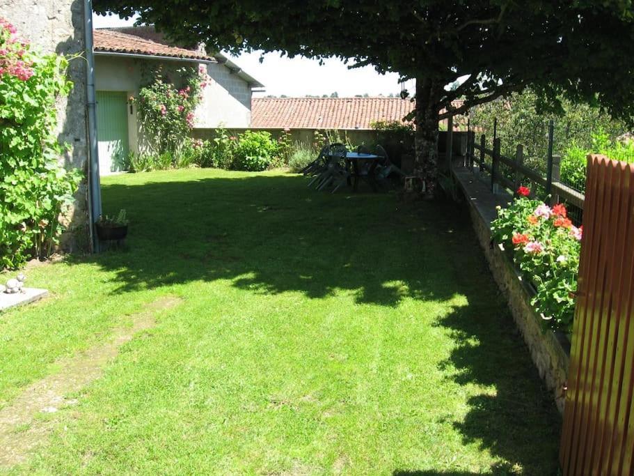 Cottage By The Chateau With Pool In National Parc Les Salles-Lavauguyon Екстериор снимка