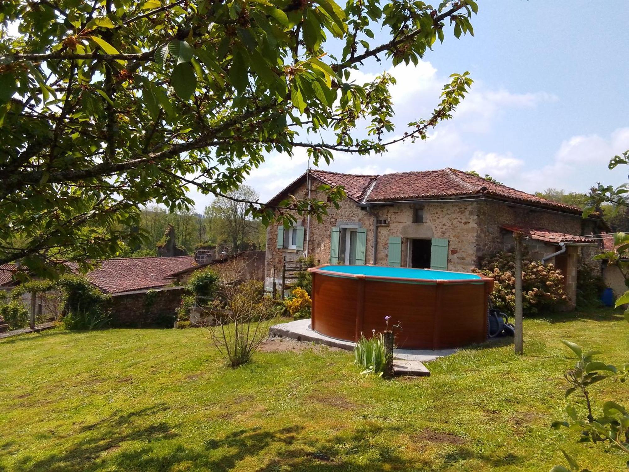 Cottage By The Chateau With Pool In National Parc Les Salles-Lavauguyon Екстериор снимка
