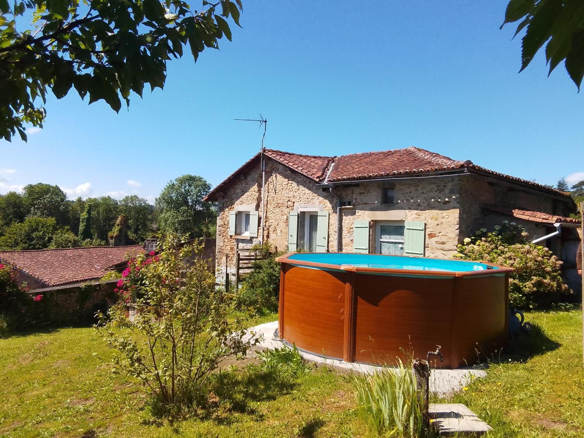 Cottage By The Chateau With Pool In National Parc Les Salles-Lavauguyon Екстериор снимка