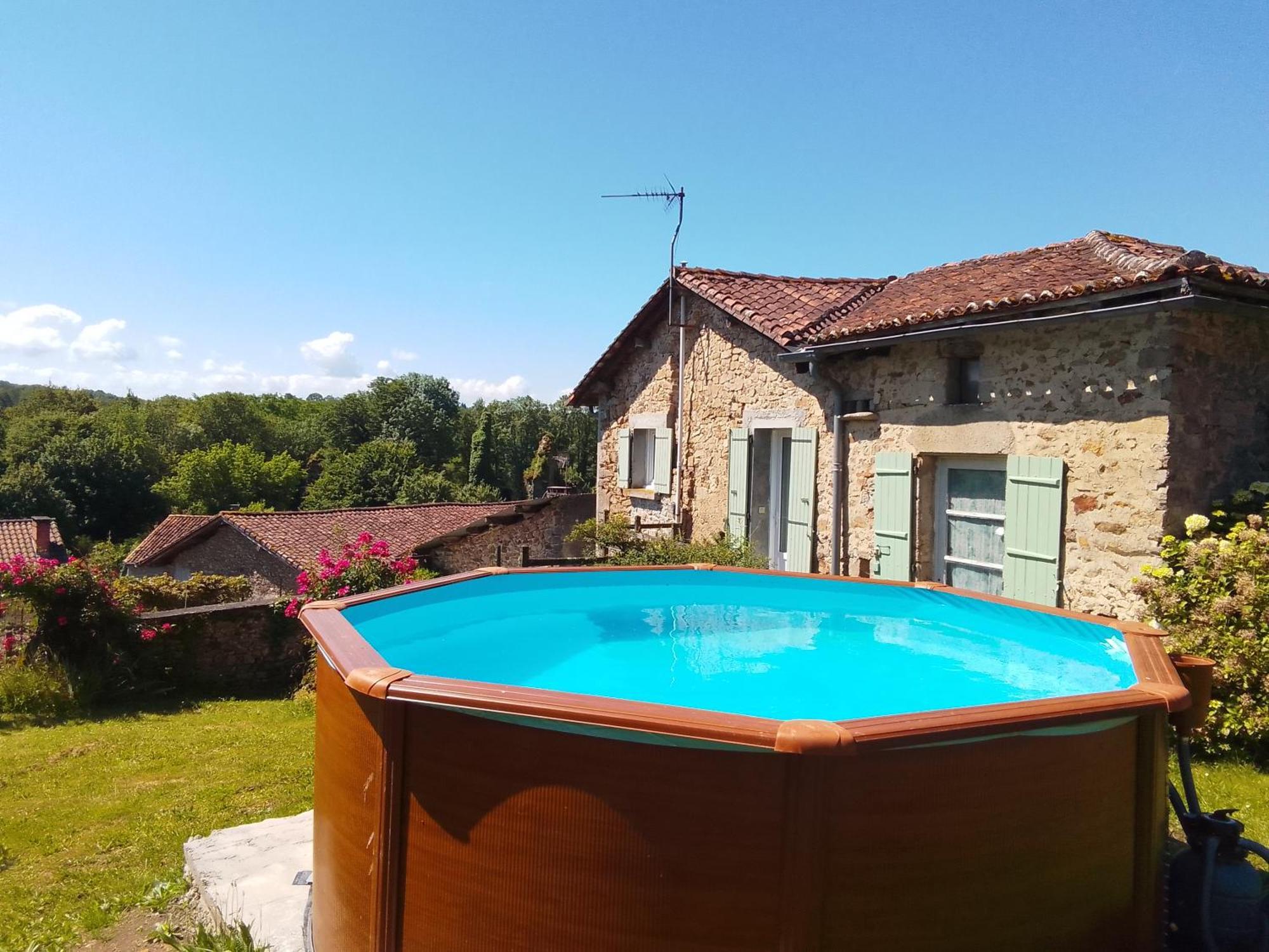 Cottage By The Chateau With Pool In National Parc Les Salles-Lavauguyon Екстериор снимка